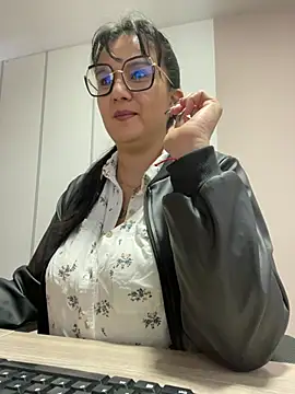 Snapshot of SWEETLILY18 chatting on 13, 2, 2025 SWEETLILY18 online show from 13, 2, 2025