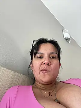 Snapshot of SWEETLILY18 chatting on 15, 2, 2025 SWEETLILY18 online show from 15, 2, 2025