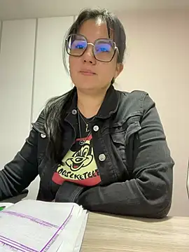 Snapshot of SWEETLILY18 chatting on 17, 2, 2025 SWEETLILY18 online show from 17, 2, 2025