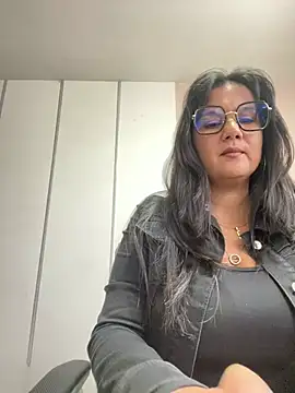 Snapshot of SWEETLILY18 chatting on 19, 2, 2025 SWEETLILY18 online show from 19, 2, 2025