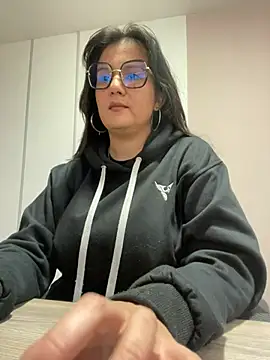 Snapshot of SWEETLILY18 chatting on 25, 2, 2025 SWEETLILY18 online show from 25, 2, 2025