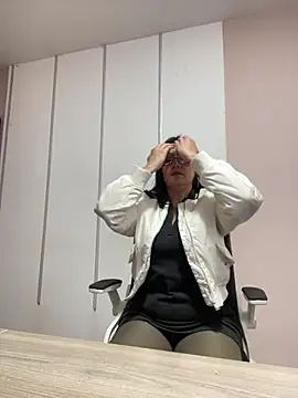 Snapshot of SWEETLILY18 chatting on 27, 2, 2025 SWEETLILY18 online show from 27, 2, 2025