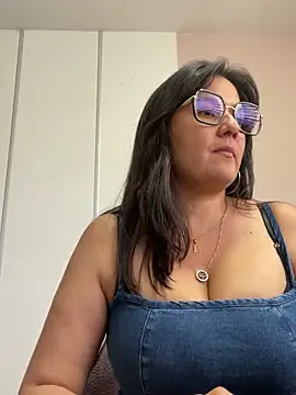 Snapshot of SWEETLILY18 chatting on 1, 3, 2025 SWEETLILY18 online show from 1, 3, 2025