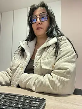 Snapshot of SWEETLILY18 chatting on 3, 3, 2025 SWEETLILY18 online show from 3, 3, 2025