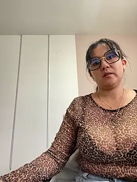 Snapshot of SWEETLILY18 chatting on 5, 3, 2025 SWEETLILY18 online show from 5, 3, 2025