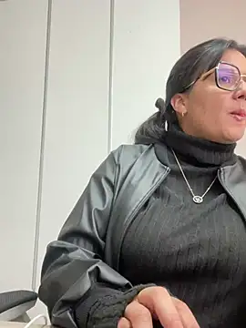 Snapshot of SWEETLILY18 chatting on 20, 3, 2025 SWEETLILY18 online show from 20, 3, 2025