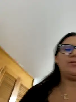 Snapshot of SWEETLILY18 chatting on 6, 10, 2025 SWEETLILY18 online show from 6, 10, 2025