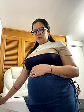 Snapshot of SWEETLILY18 chatting on 15, 10, 2025 SWEETLILY18 online show from 15, 10, 2025