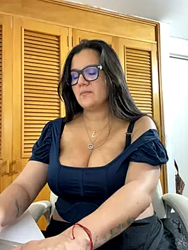 Snapshot of SWEETLILY18 chatting on 22, 10, 2025 SWEETLILY18 online show from 22, 10, 2025