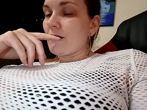 Snapshot of ToxicLilly chatting on 12, 3, 2025 ToxicLilly online show from 12, 3, 2025