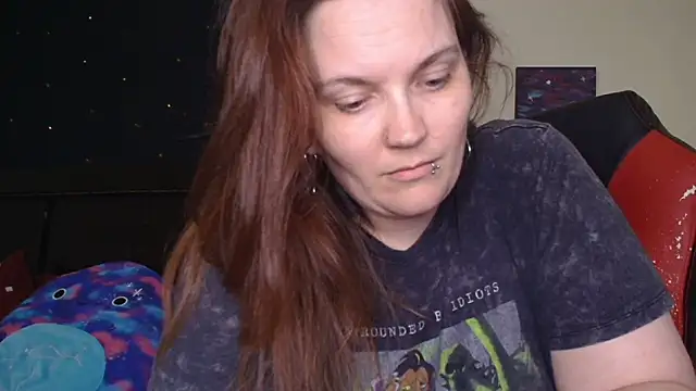 Snapshot of ToxicLilly chatting on 29, 10, 2025 ToxicLilly online show from 29, 10, 2025