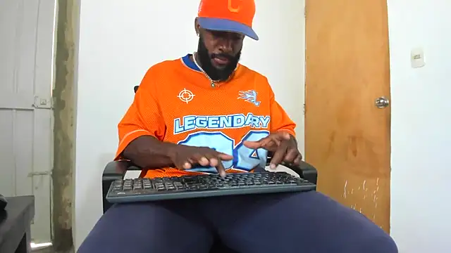Snapshot of DaleHamilton chatting on 15, 12, 2024 DaleHamilton online show from 15, 12, 2024