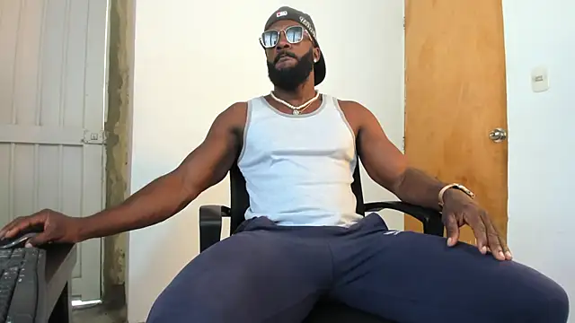 Snapshot of DaleHamilton chatting on 19, 12, 2024 DaleHamilton online show from 19, 12, 2024