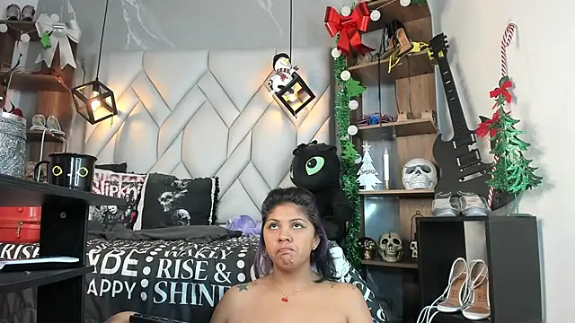 Snapshot of MirandaHaguen chatting on 8, 1, 2025 MirandaHaguen online show from 8, 1, 2025
