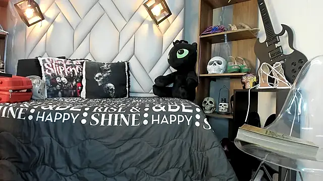 Snapshot of MirandaHaguen chatting on 4, 2, 2025 MirandaHaguen online show from 4, 2, 2025