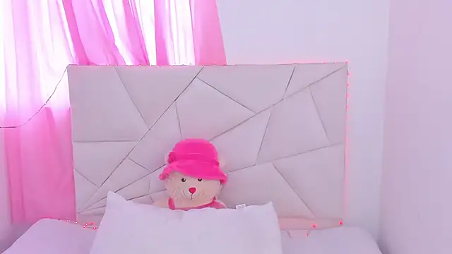 Anamhenao online show from 1, 10, 2025