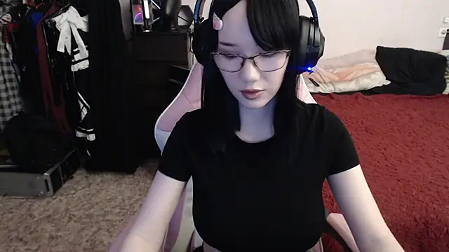 Maya Viola online show from 3, 3, 2025