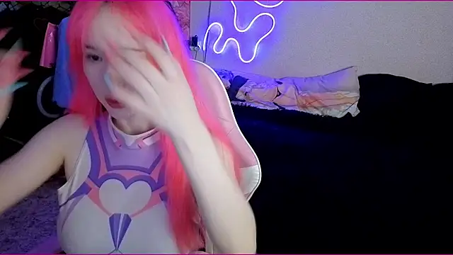 Maya Viola online show from 7, 10, 2025