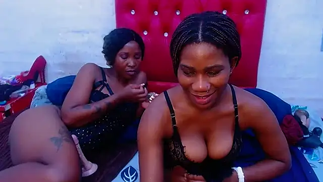 XSCARLETQUEENXX online show from 28, 3, 2026