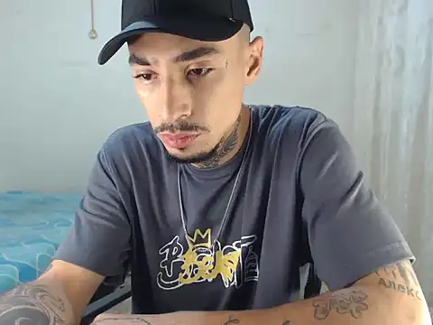 Snapshot of emiliano_hottt chatting on 16, 12, 2025 emiliano hottt online show from 16, 12, 2025