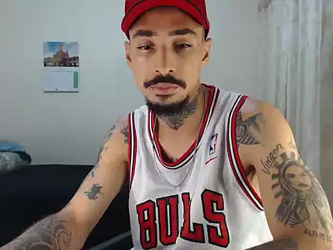 Snapshot of emiliano_hottt chatting on 23, 2, 2026 emiliano hottt online show from 23, 2, 2026