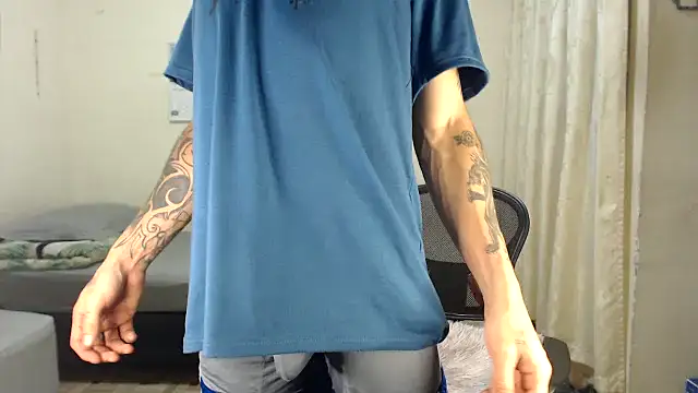 Snapshot of emiliano_hottt chatting on 10, 3, 2026 emiliano hottt online show from 10, 3, 2026