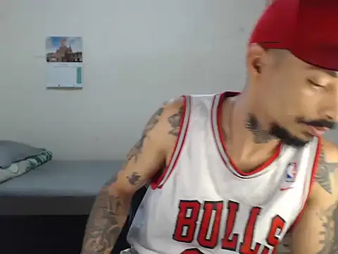 Snapshot of emiliano_hottt chatting on 27, 3, 2026 emiliano hottt online show from 27, 3, 2026