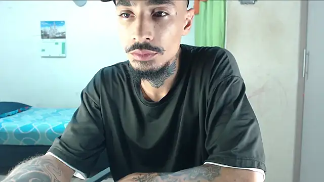 Snapshot of emiliano_hottt chatting on 11, 5, 2026 emiliano hottt online show from 11, 5, 2026