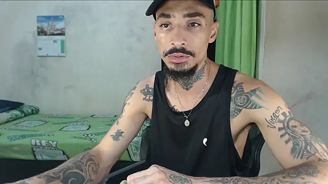 Snapshot of emiliano_hottt chatting on 31, 5, 2026 emiliano hottt online show from 31, 5, 2026