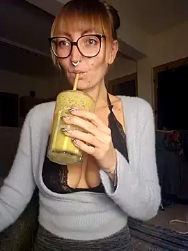 MissMialicious online show from 9, 1, 2025