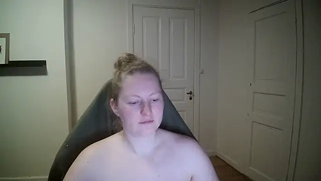 Girlnina-1995 online show from 15, 1, 2025