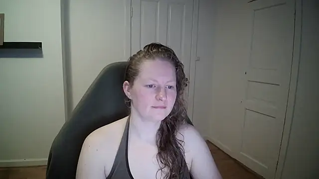 Girlnina-1995 online show from 17, 3, 2025