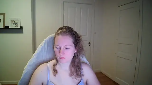 Girlnina-1995 online show from 1, 12, 2025