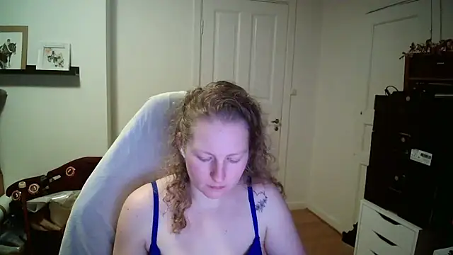 Girlnina-1995 online show from 11, 2, 2026