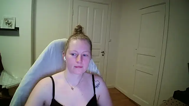 Girlnina-1995 online show from 5, 3, 2026