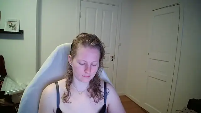 Girlnina-1995 online show from 12, 3, 2026