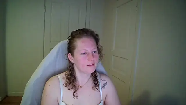 Girlnina-1995 online show from 20, 4, 2026