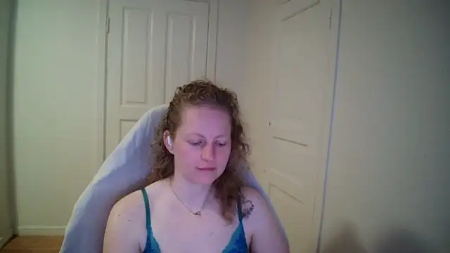 Girlnina-1995 online show from 22, 4, 2026