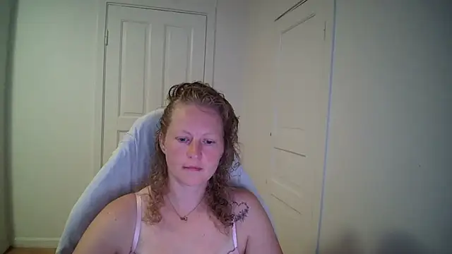 Snapshot of Girlnina-1995 chatting on 13, 7, 2026 Girlnina-1995 online show from 13, 7, 2026