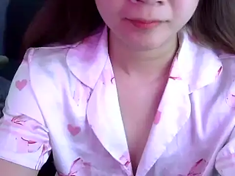 Snapshot of Bee_2k chatting on 2, 6, 2026 Bee 2k online show from 2, 6, 2026