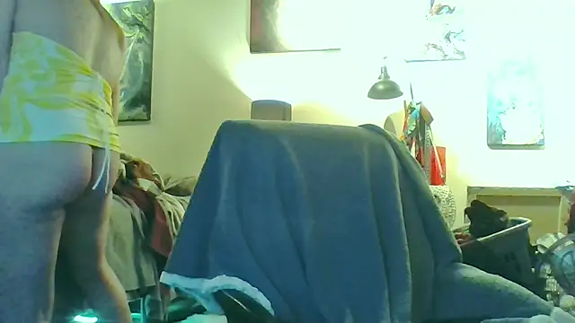 eatmeplease44 online show from 5, 11, 2025