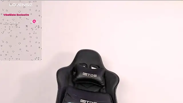 Snapshot of LuisaVinasco chatting on 15, 12, 2024 LuisaVinasco online show from 15, 12, 2024