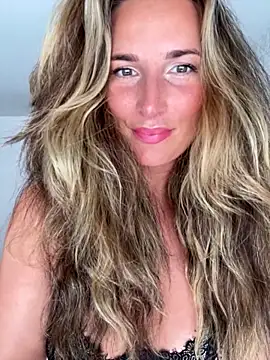 Snapshot of Thescorpionfr chatting on 21, 12, 2025 Thescorpionfr online show from 21, 12, 2025