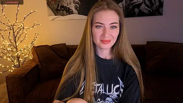 Snapshot of Adelyna_Bird chatting on 19, 6, 2026 Adelyna Bird online show from 19, 6, 2026