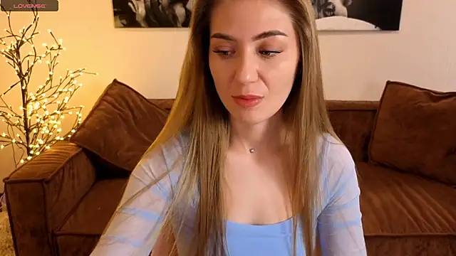 Snapshot of Adelyna_Bird chatting on 26, 7, 2026 Adelyna Bird online show from 26, 7, 2026