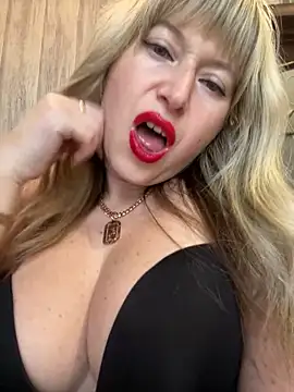 Snapshot of Kittenforyou chatting on 8, 1, 2025 Kittenforyou online show from 8, 1, 2025