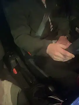 agitnizci13 online show from 4, 12, 2025