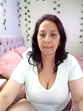 Snapshot of camilalatti chatting on 22, 12, 2024 camilalatti online show from 22, 12, 2024