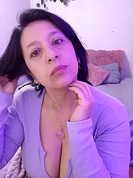 Snapshot of camilalatti chatting on 18, 9, 2025 camilalatti online show from 18, 9, 2025