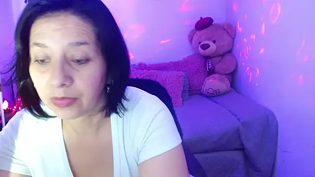 Snapshot of camilalatti chatting on 4, 10, 2025 camilalatti online show from 4, 10, 2025